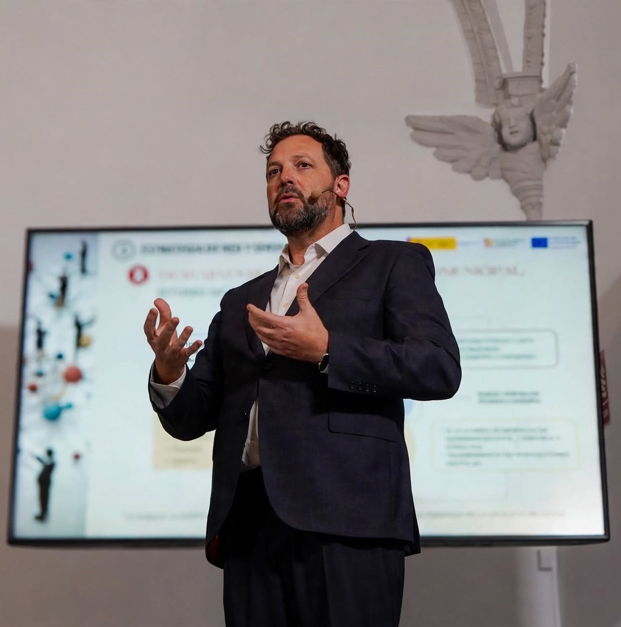 Ignacio Pérez Alcázar durante una conferencia